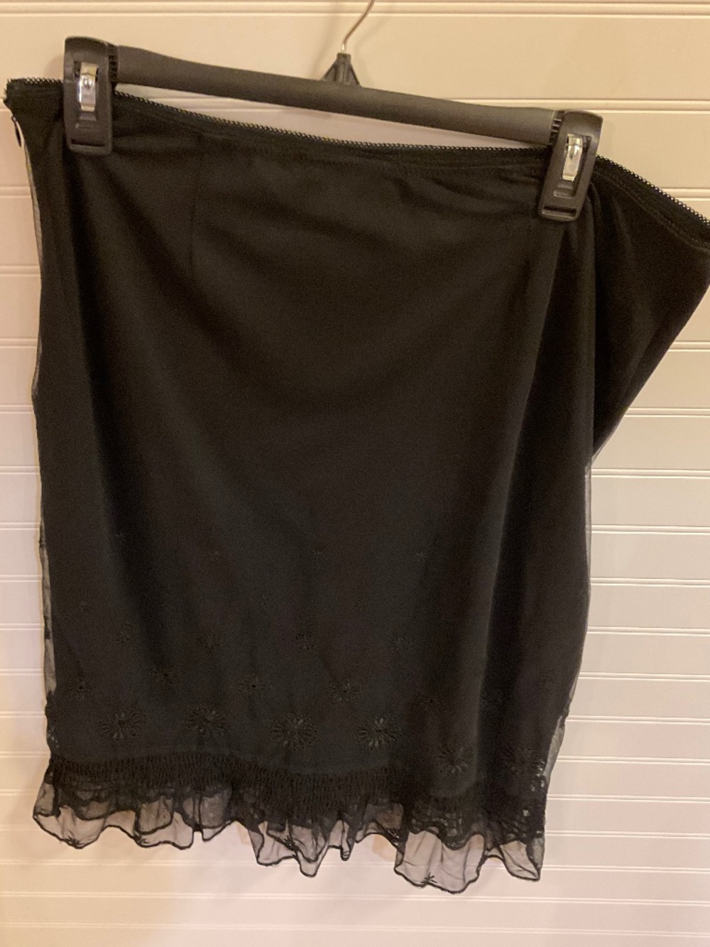 Vintage Express Black Embroidered Mesh Ruffle Skirt Size: 13/14. Pre Owned